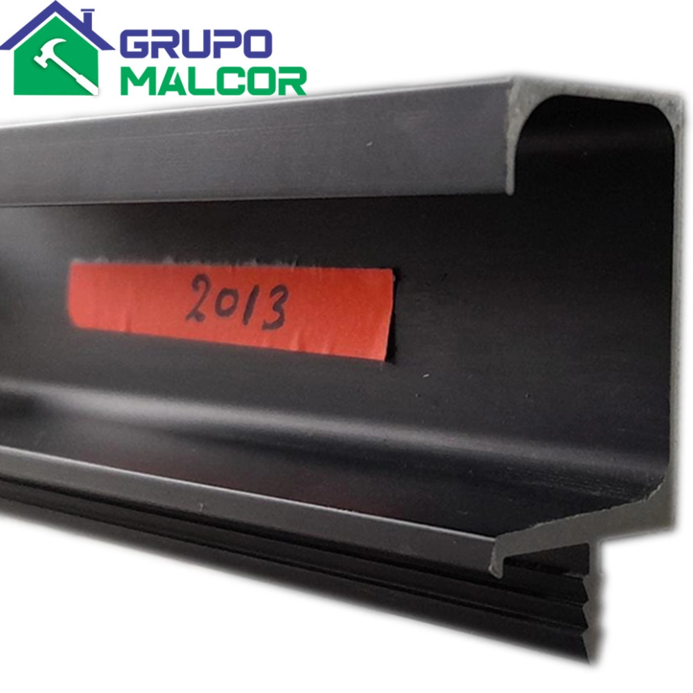 Perfil con ranura 2013 Negro  x 6 Metros